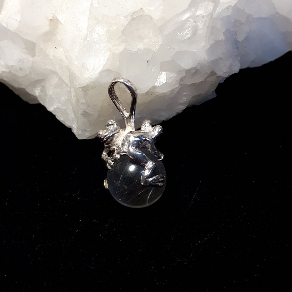 Sterling silver frog pendant